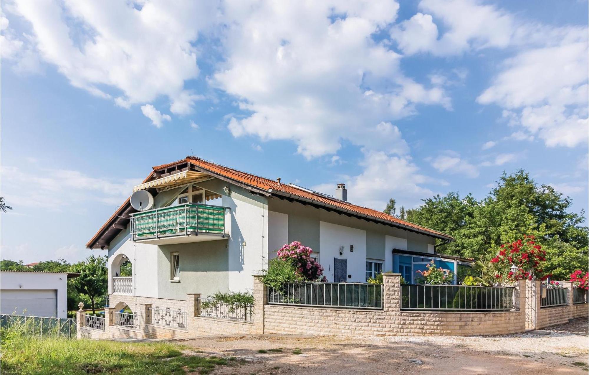 3 Bedroom Awesome Apartment In Pavicini Esterno foto