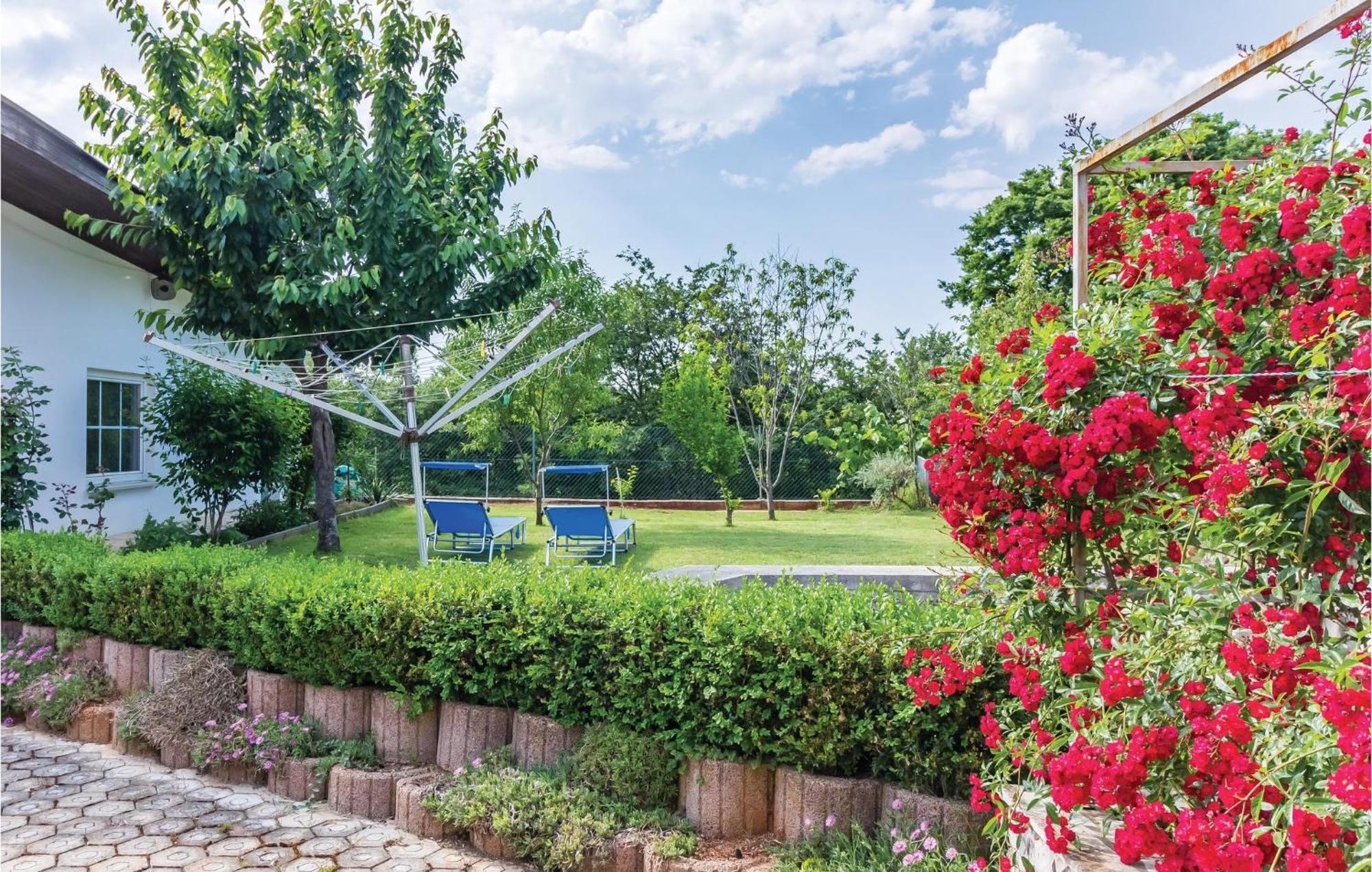 3 Bedroom Awesome Apartment In Pavicini Esterno foto