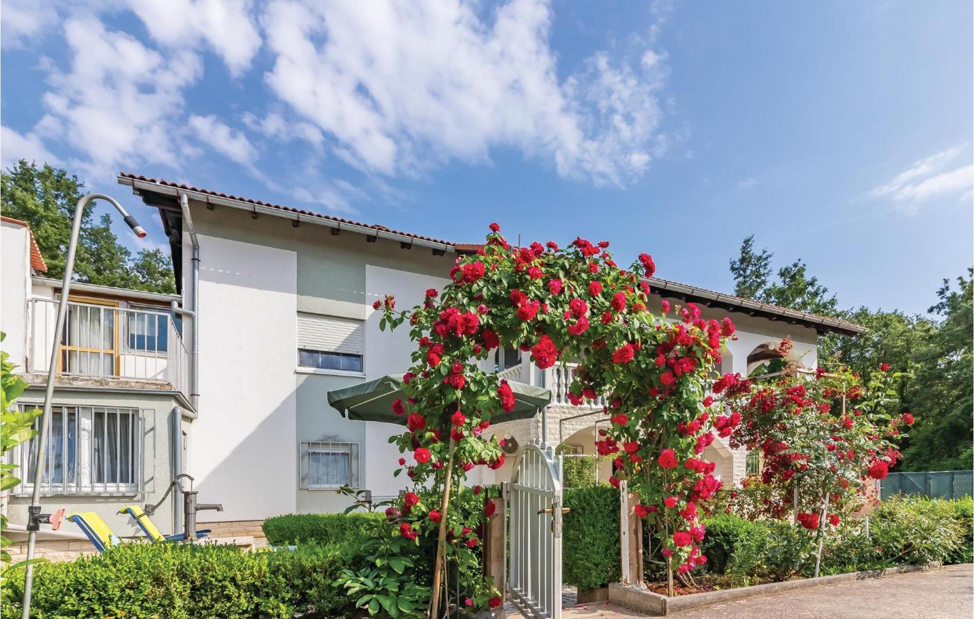 3 Bedroom Awesome Apartment In Pavicini Esterno foto
